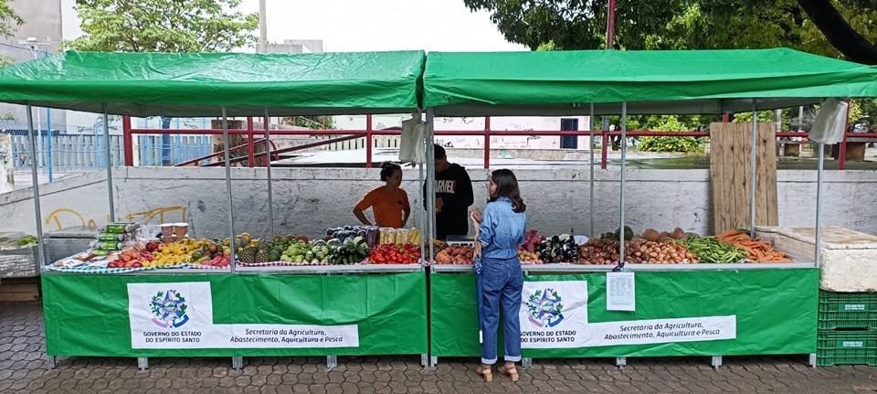 Governo do ES reestrutura feiras agrícolas com o repasse de novas barracas