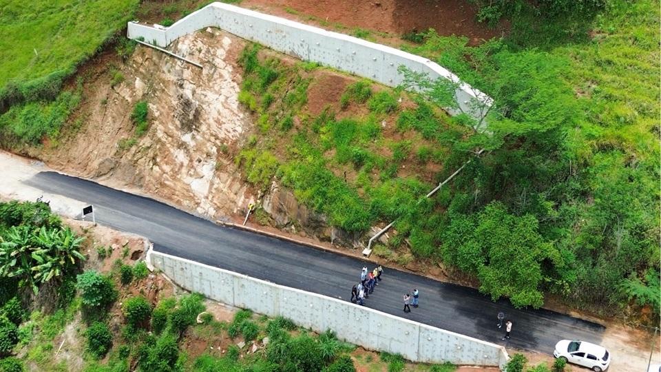 Governo do ES entrega contenção contra deslizamentos em estrada de Mimoso do Sul