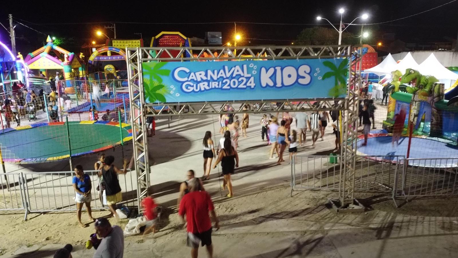 O abre alas do Carnaval de Guriri, em São Mateus no ES foi daquele jeito