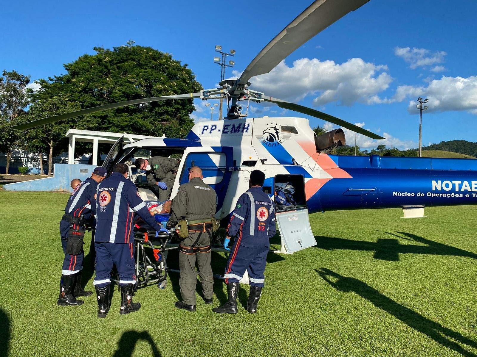 Jovem se queima em churrasqueira e precisa ser socorrido de helicóptero, no ES