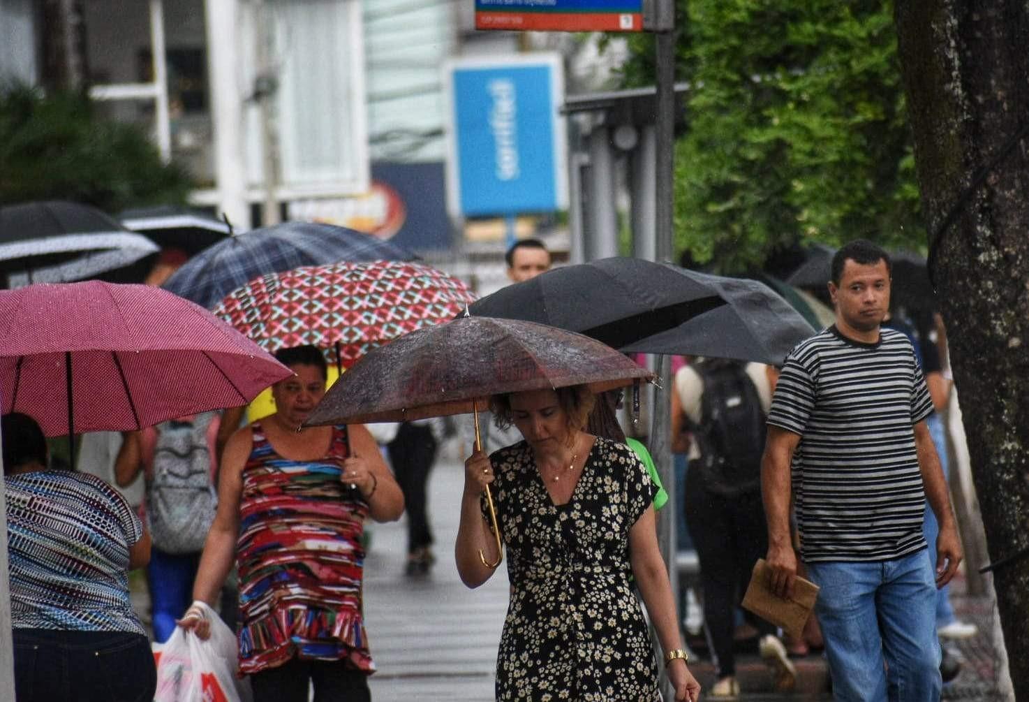 ES recebe alerta de chuva forte e ventania até a sexta-feira (16)