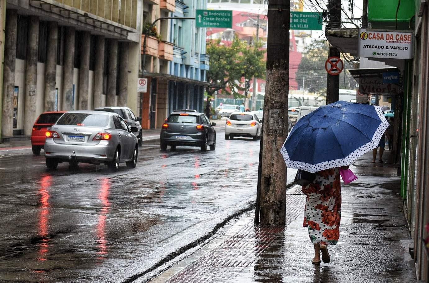 ES tem novo alerta de chuvas intensas, ventos de 100 km/h e risco de alagamentos