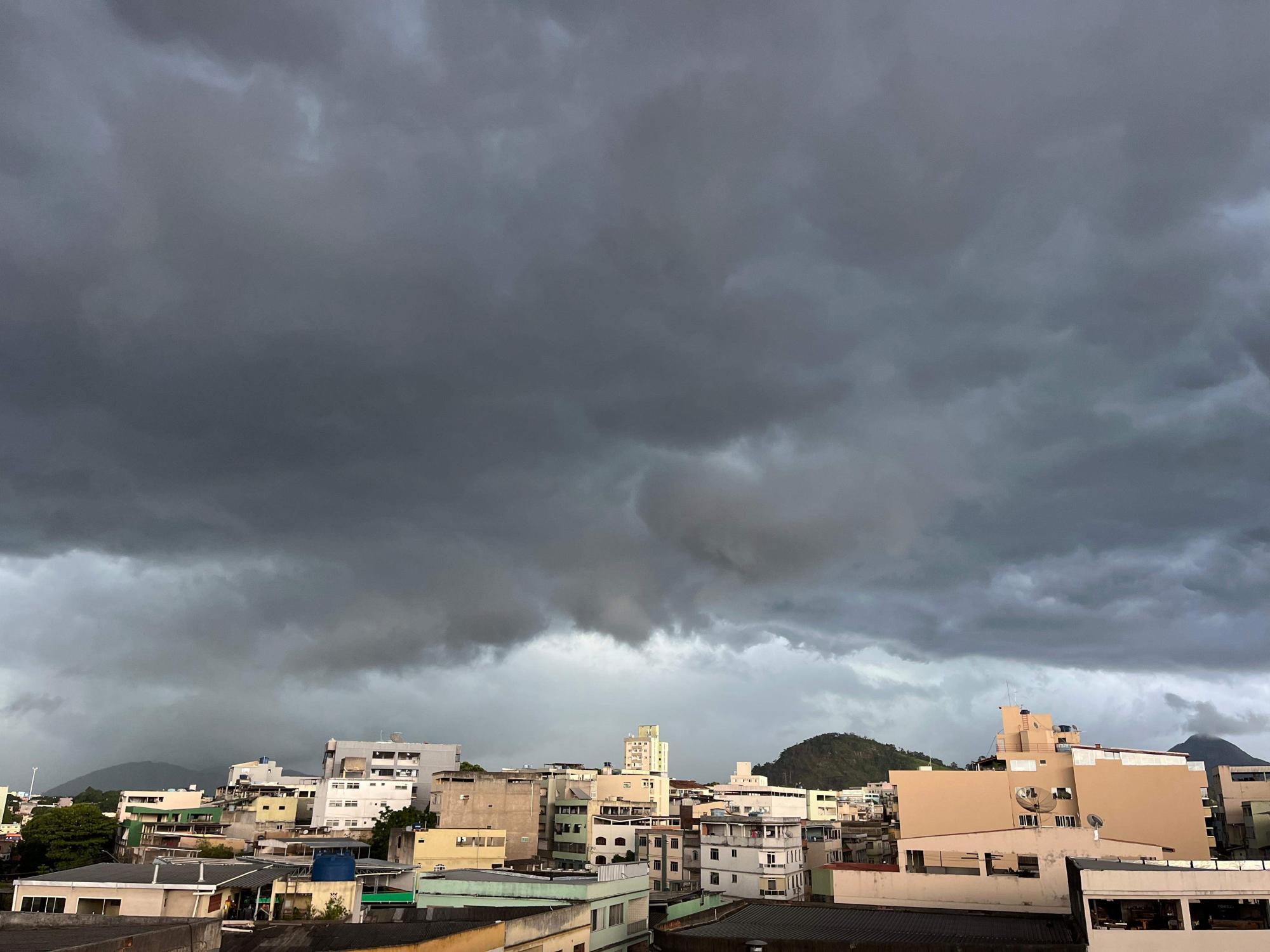 Cidades do ES recebem alerta de perigo para chuva intensa até sexta-feira (23)