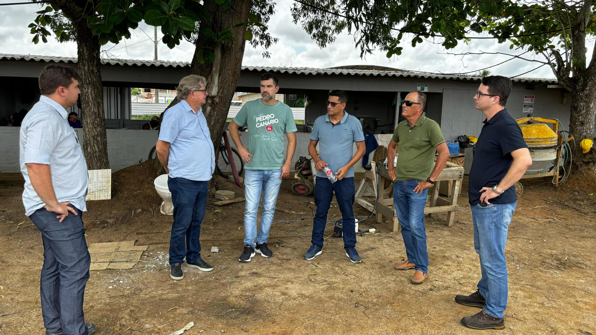 Autoridades realizam visita técnica no canteiro de obras do IFES em Pedro Canário