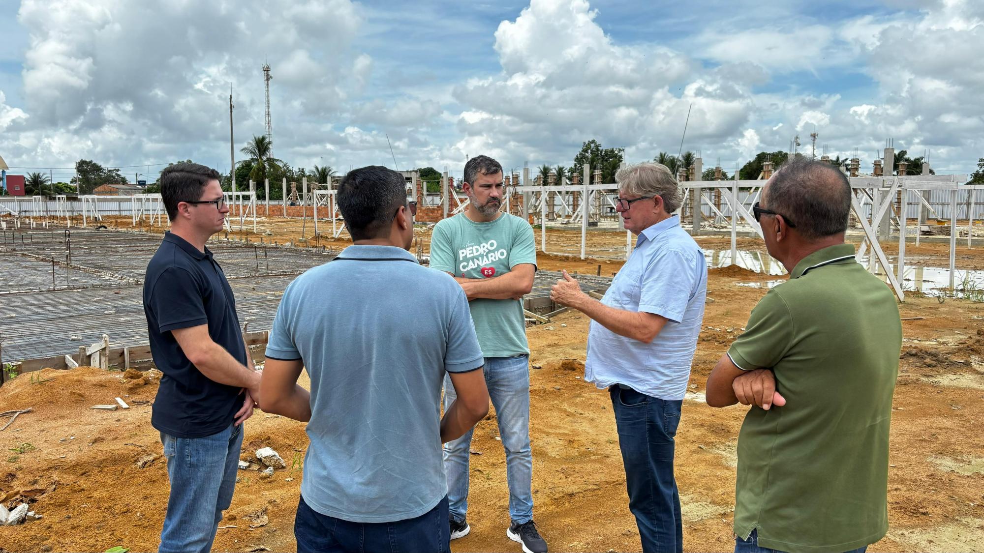 Autoridades realizam visita técnica no canteiro de obras do IFES em Pedro Canário