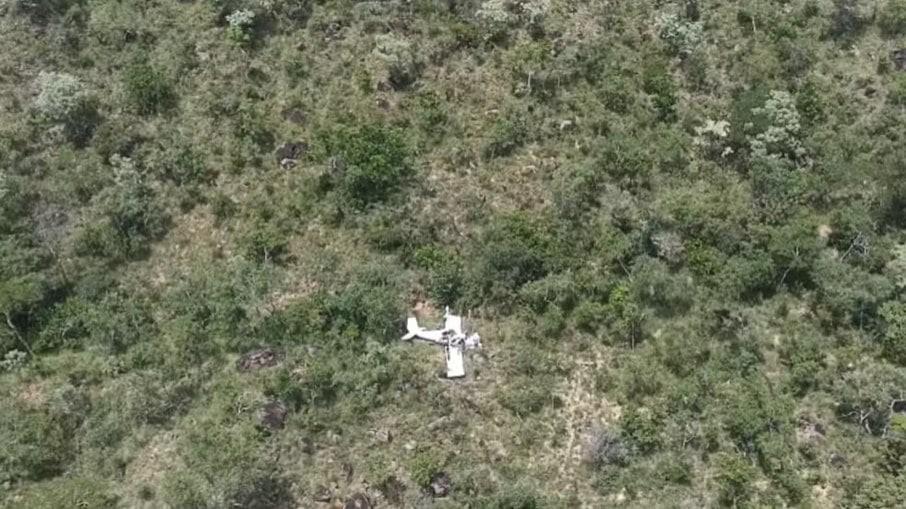 Três pessoas morrem após queda de avião em área de vegetação na Bahia