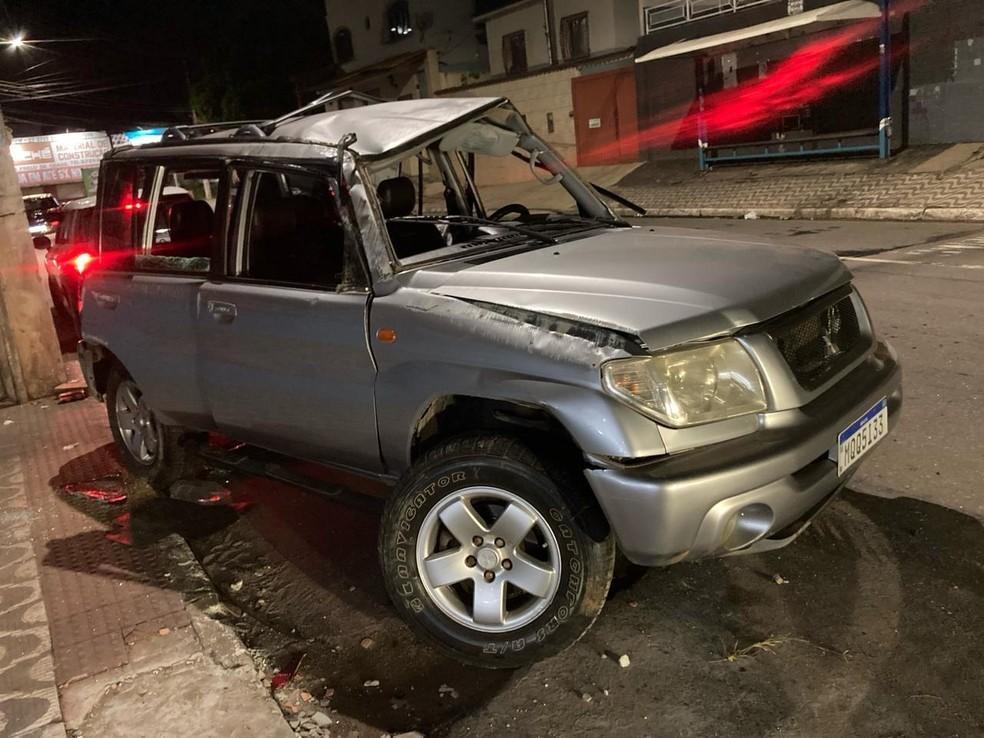 Motorista foge após acidente e acaba preso embaixo de outro carro em Colatina