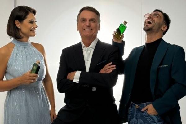 Bolsonaro prepara lançamento de perfume e faz fotos em Brasília