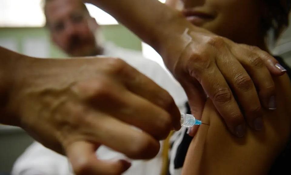 ES adota esquema de dose única da vacina HPV para crianças e adolescentes de 9 a 14 anos