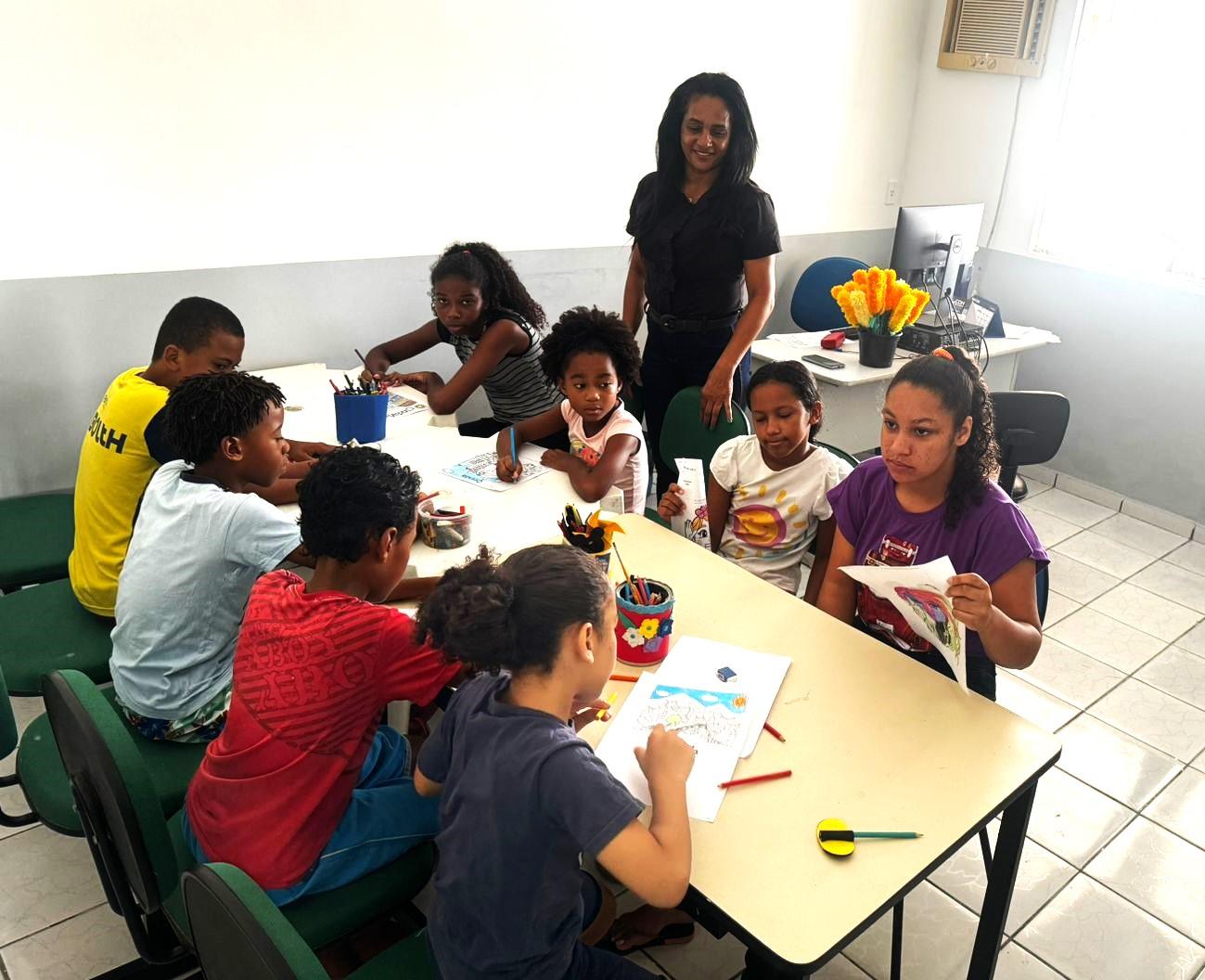 Cras promove encontro com crianças e adolescentes do SCFV, em Braço do Rio, em Conceição da Barra, ES