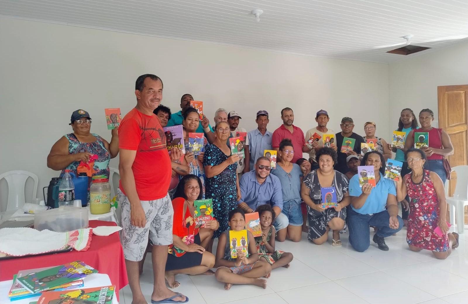 Comunidades quilombolas de São Mateus e Conceição da Barra, no ES, recebem palestra e livros do escritor Maciel de Aguiar