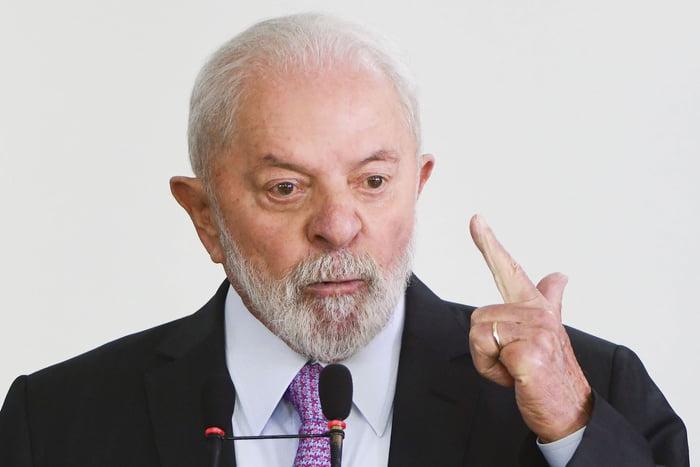 Lula se diz “puto da vida” com preço do arroz: “Pobre não pode pagar”