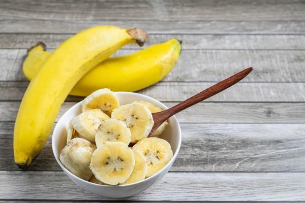 Banana: saiba o que acontece com o corpo se você comer todo dia