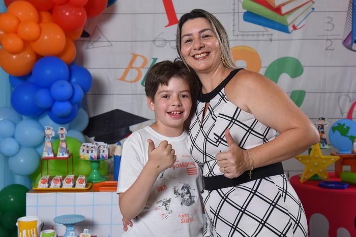 Duplo diagnóstico do filho caçula transforma vida de professora do ES