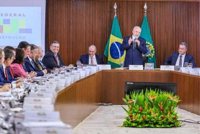 Em reunião, Lula dá “bronca” em ministros e pede cautela em anúncios