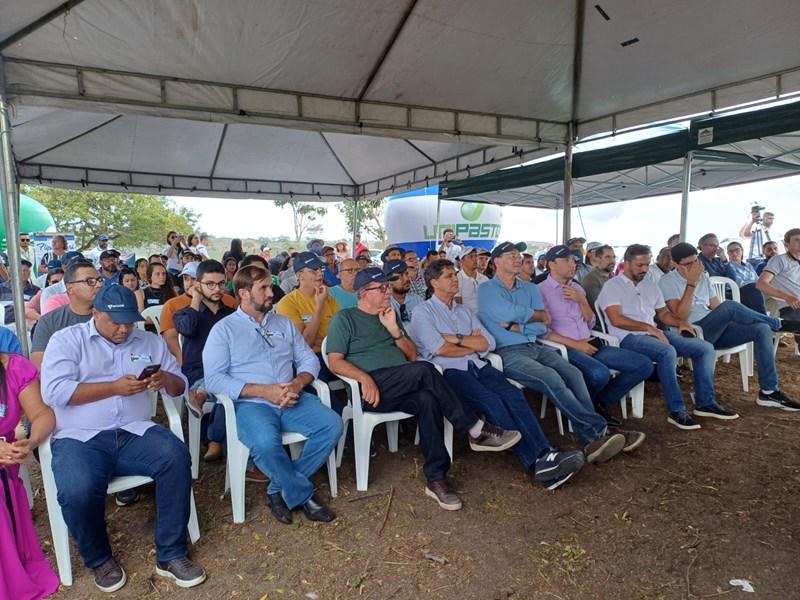 Ricardo Ferraço anuncia obras de adaptação e construção de escolas em Iúna, ES