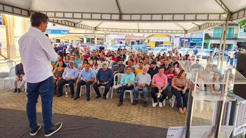 Ricardo Ferraço visita obras da ES-379 e anuncia investimentos em Irupi, ES