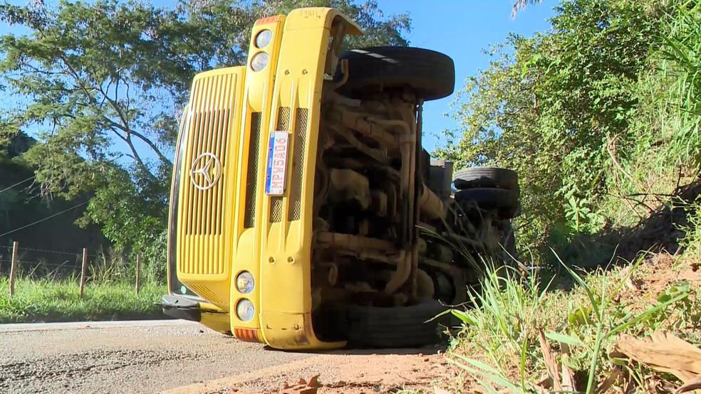 Homem desce para consertar freio e morre atropelado pelo próprio caminhão em rodovia do ES