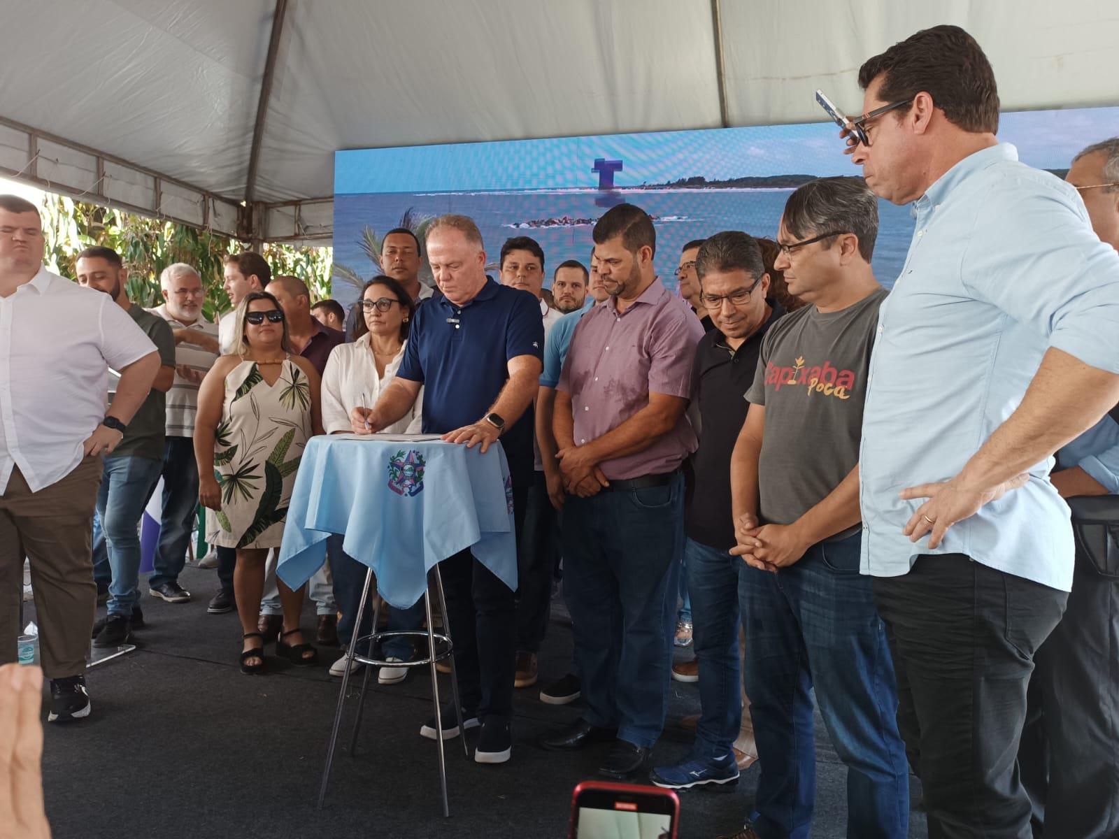 Casagrande inaugura serviços de saúde e anuncia reconstrução de escola em Conceição da Barra, ES