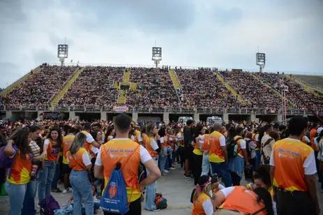 Fiéis lotam a Praça da Apoteose para participar da Marcha para Jesus