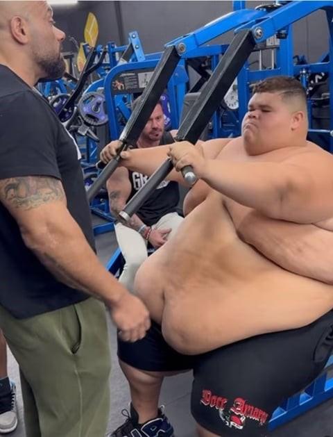 MC Ryan Gordão da XJ se prepara para cirurgia bariátrica após chegar aos 309 kg