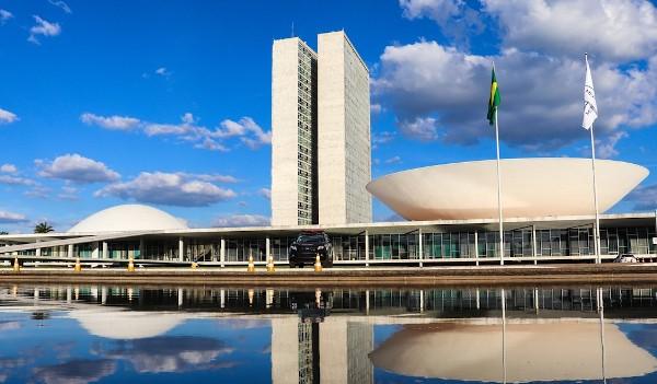 Congresso mantém veto de Bolsonaro à criminalização de fake News nas eleições