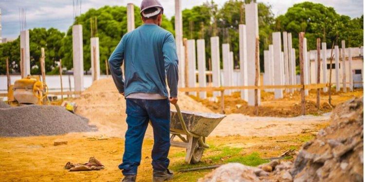 Detentos trabalham em obras públicas de Colatina, ES