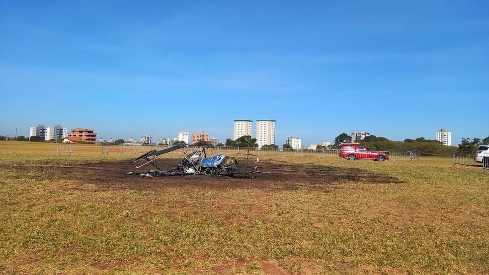 Piloto morre em queda de avião de pequeno porte em aeroclube de Bauru