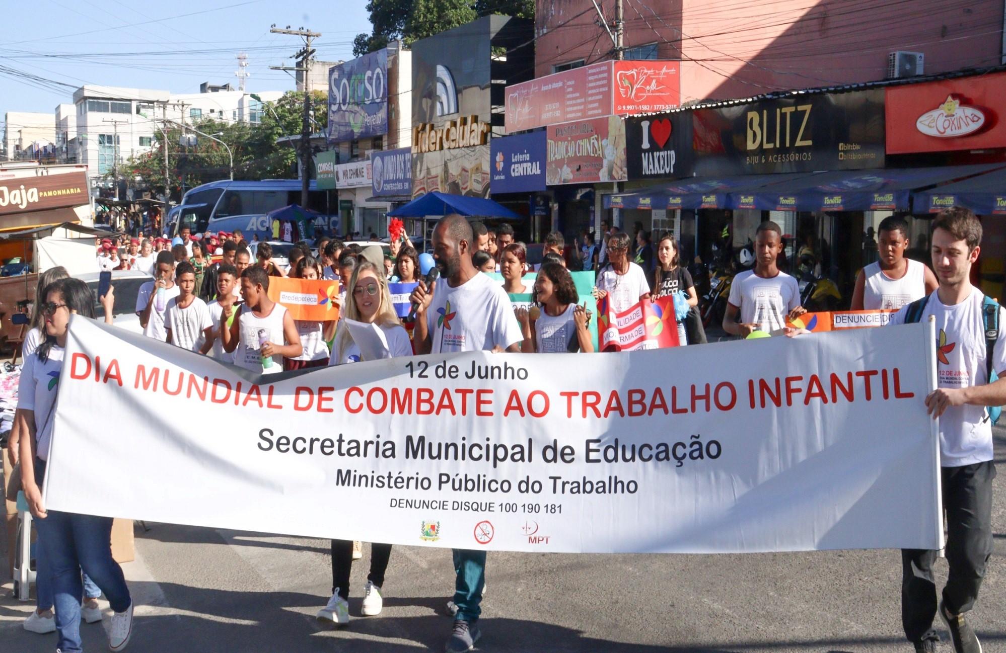 Passeata para lembrar o dia mundial de combate ao trabalho infantil em São Mateus, ES