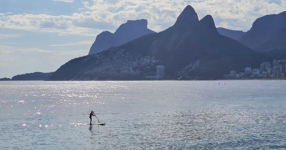 Por que olhar para a praia é relaxante? Segredo está no efeito da água sobre a pressão arterial