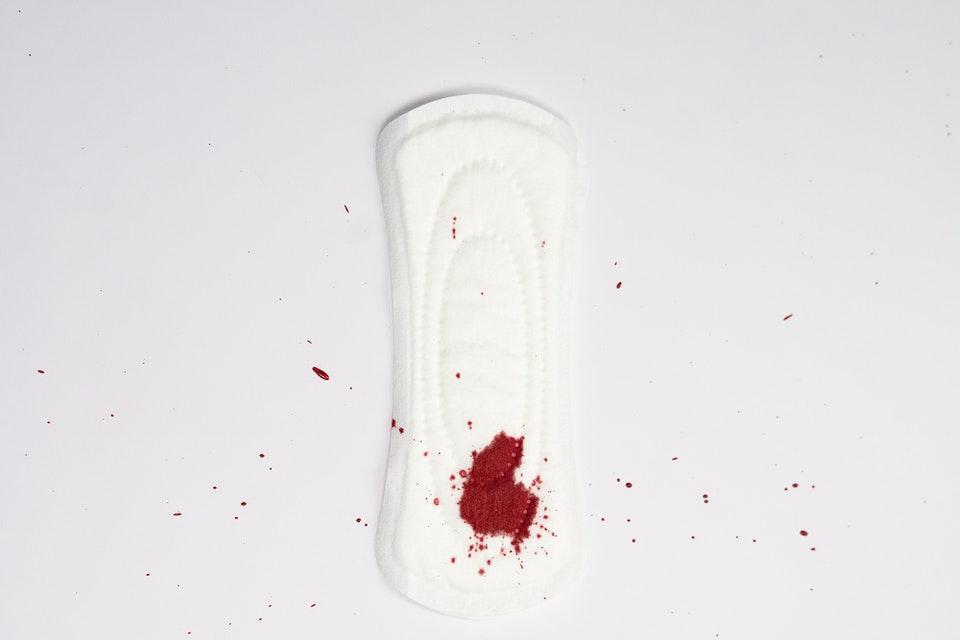 Primeira menstruação está acontecendo cada vez mais cedo, diz Harvard