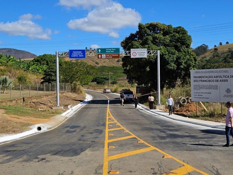 Casagrande inaugura estrada rural e mais investimentos em São Roque do Canaã, ES