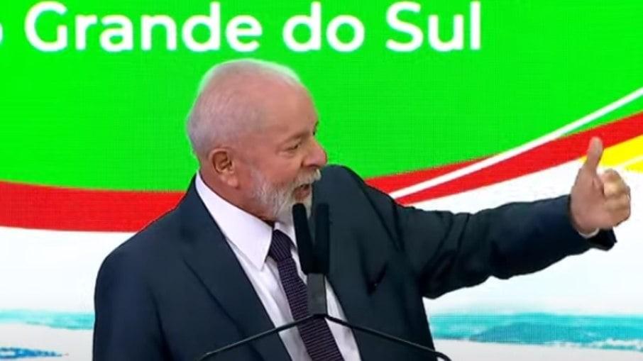 Lula critica suspensão de obras em governo anterior: 