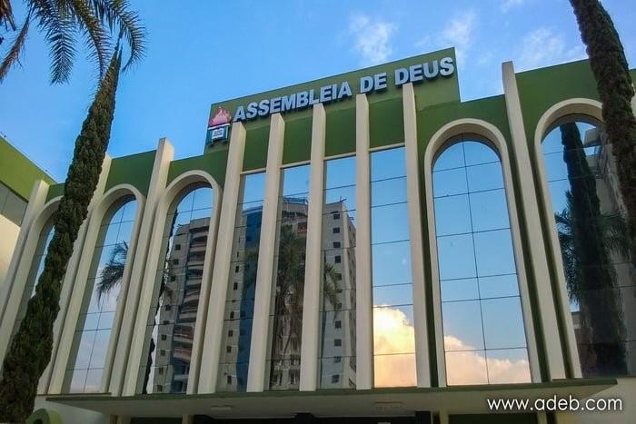 Pastor líder da Igreja da Assembleia de Deus do DF é flagrado com “irmã” no motel