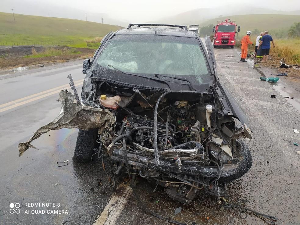 Irmãos do ES que morreram após batida de carros na BR-101, no Sul da BA, voltavam de velório do pai