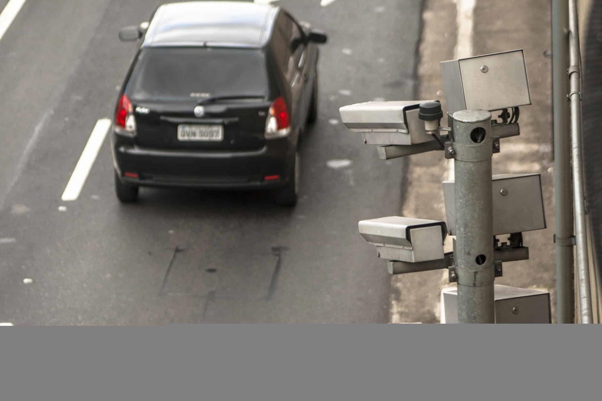 Novo dispositivo “apaga” placa do carro para evitar multas