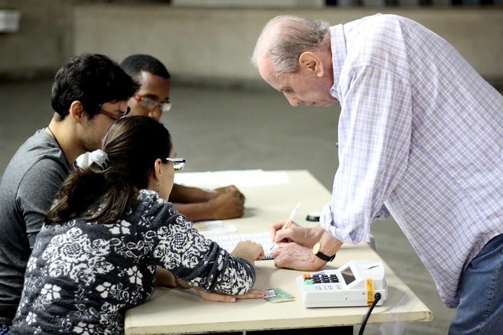 Mesários começam a ser convocados para as Eleições 2024, no ES, mas só por meios eletrônicos; saiba se você foi chamado