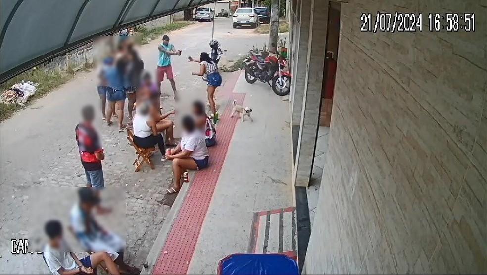 Mulher é assassinada a tiros pelo ex na frente de bar em Aracruz, ES