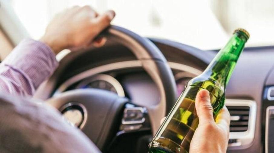 É possível abastecer o carro com bebida alcoólica?