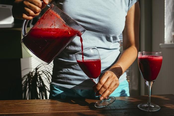 Suco de beterraba melhora a saúde do coração e a circulação nas pernas