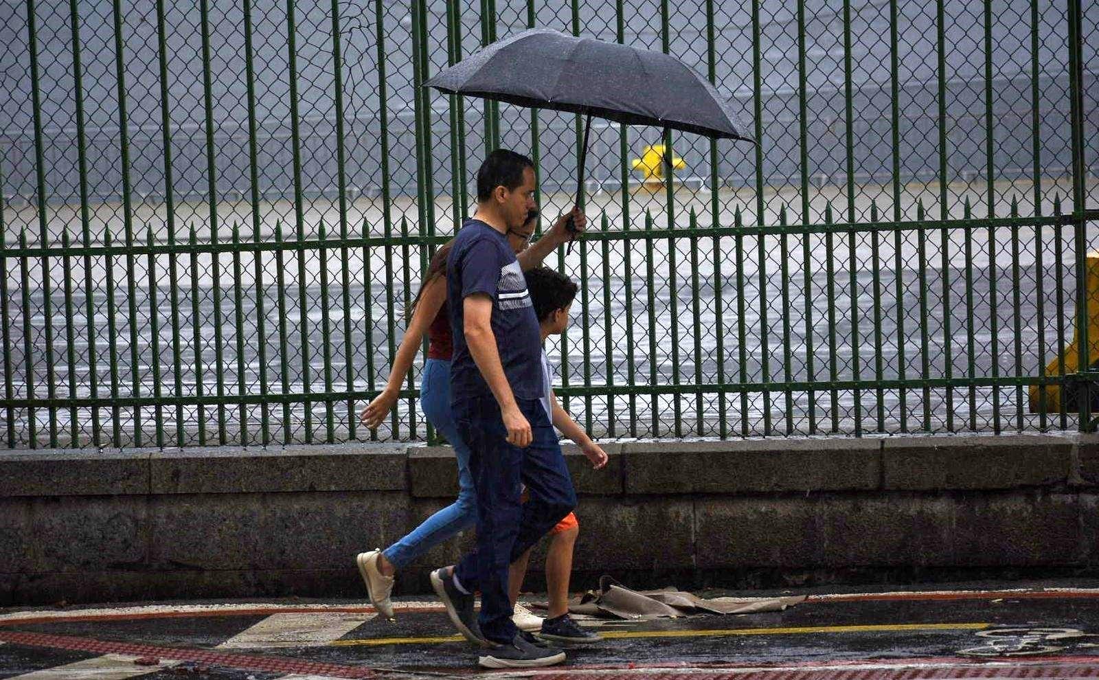 Frente fria deve trazer chuva para o ES nesta terça-feira (30)