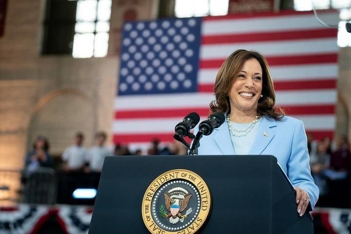 Kamala Harris é indicada oficialmente como candidata democrata à presidência dos EUA