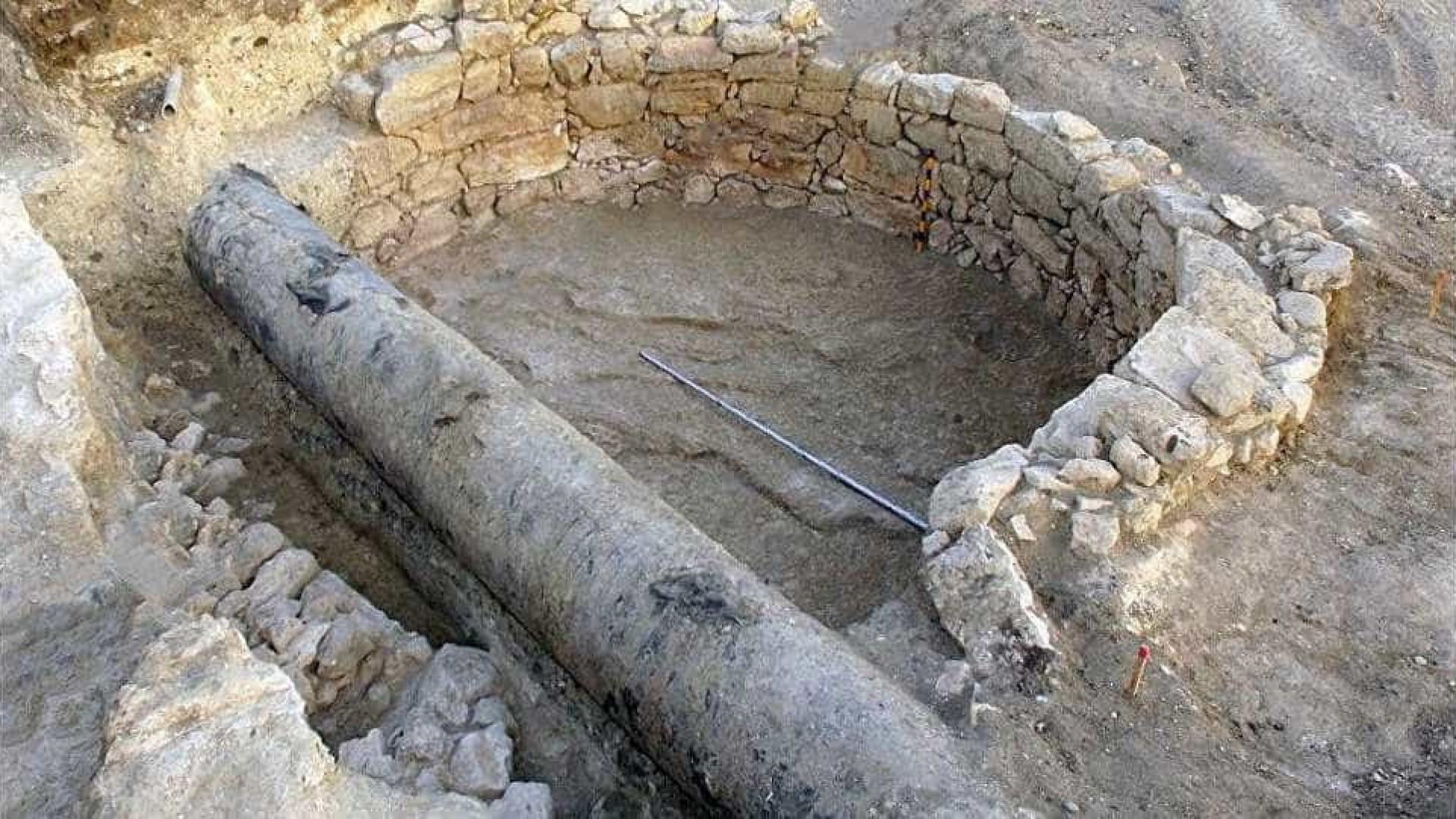 Arqueólogos encontram armas e joias enterradas há mais de 3 mil anos