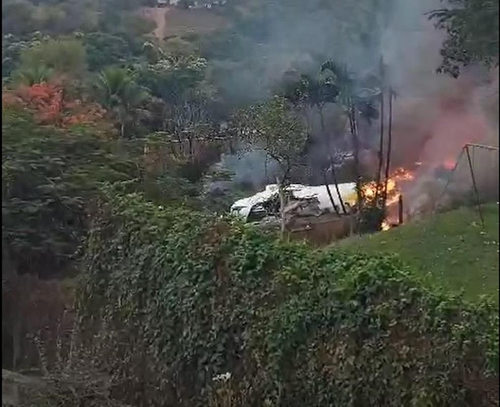 Avião com 61 pessoas a bordo cai em Vinhedo; não há sobreviventes