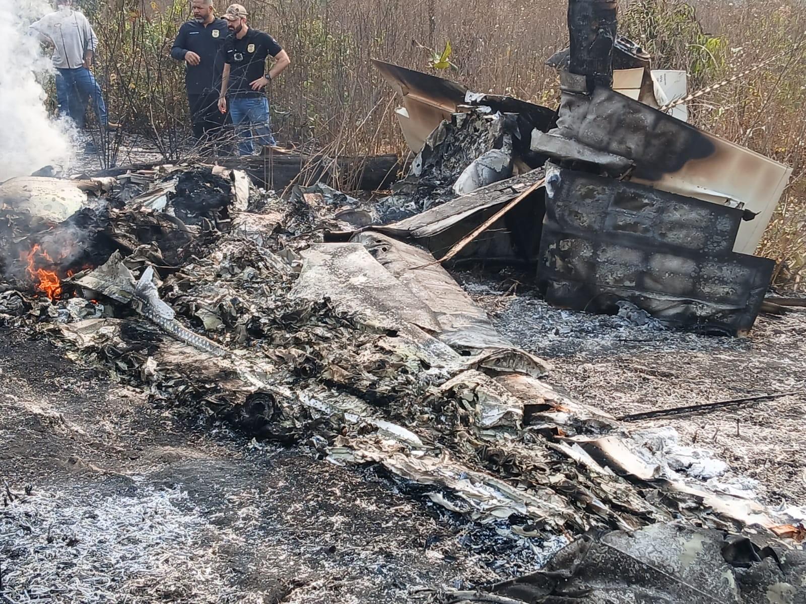 Avião de pequeno porte cai em fazenda de Mato Grosso e deixa 5 mortos