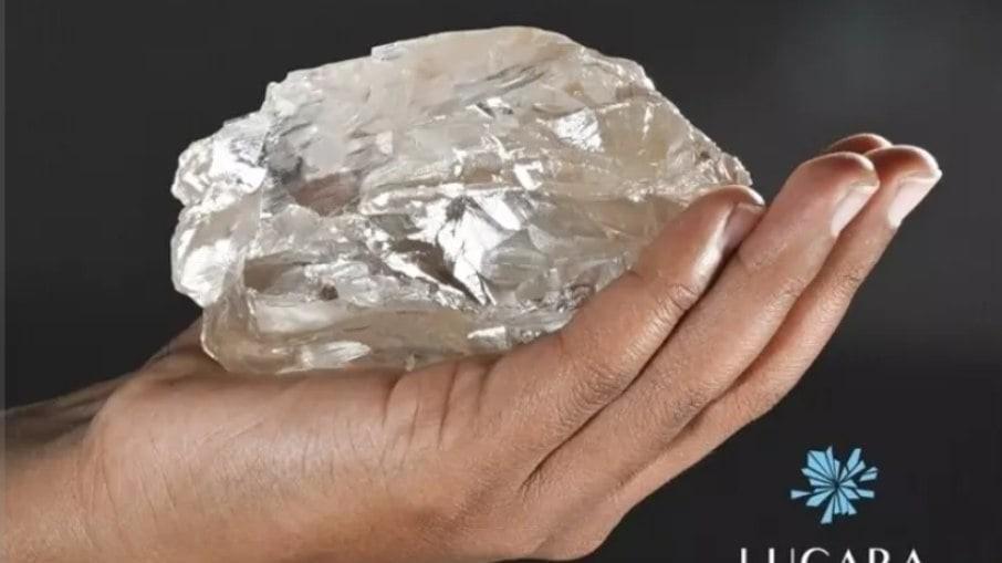 Diamante de 2.492 quilates, um dos maiores do mundo, é encontrado em Botsuana