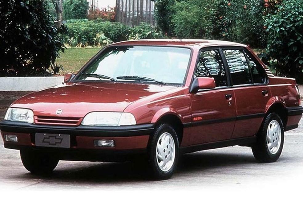 30 anos do real: quanto custavam os carros e quais seriam os preços atuais