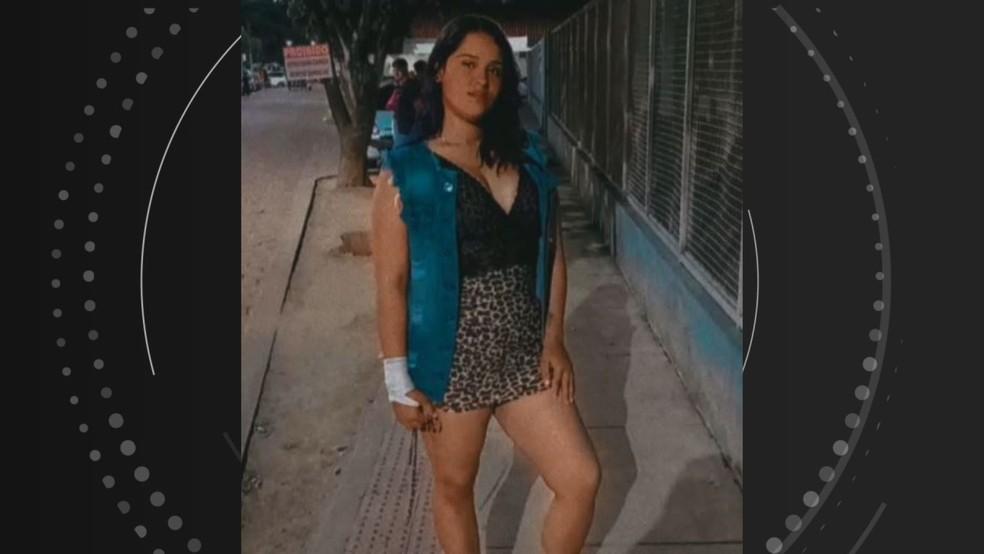 Caminhonete bate em barranco e mulher morre ao ser arremessada do veículo no ES