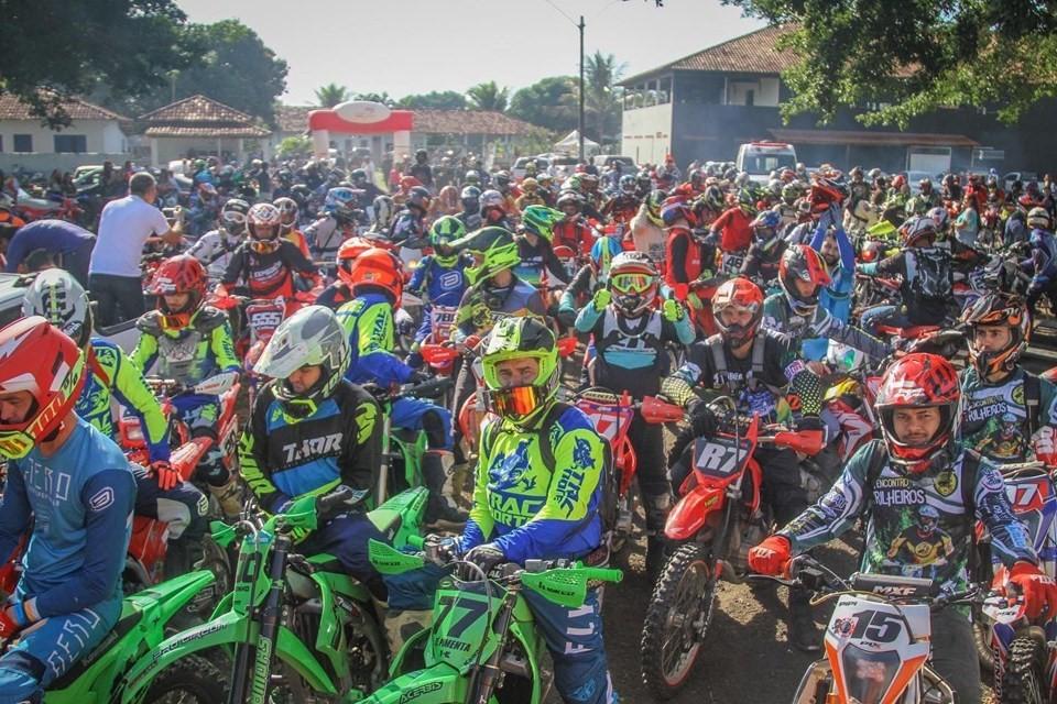 Trilhão motociclístico reúne pilotos em Pedro Canário, ES