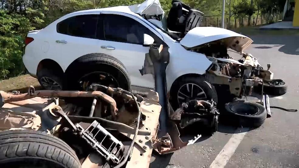 Grave acidente envolvendo três carros e uma carreta na BR-101 deixa três pessoas mortas e duas feridas